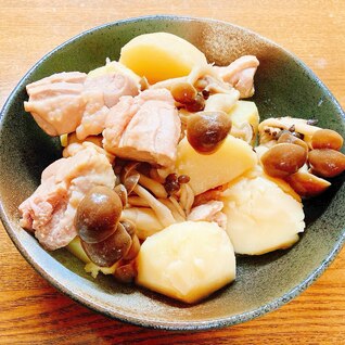 じゃが芋と鶏もも肉としめじの麺つゆ煮